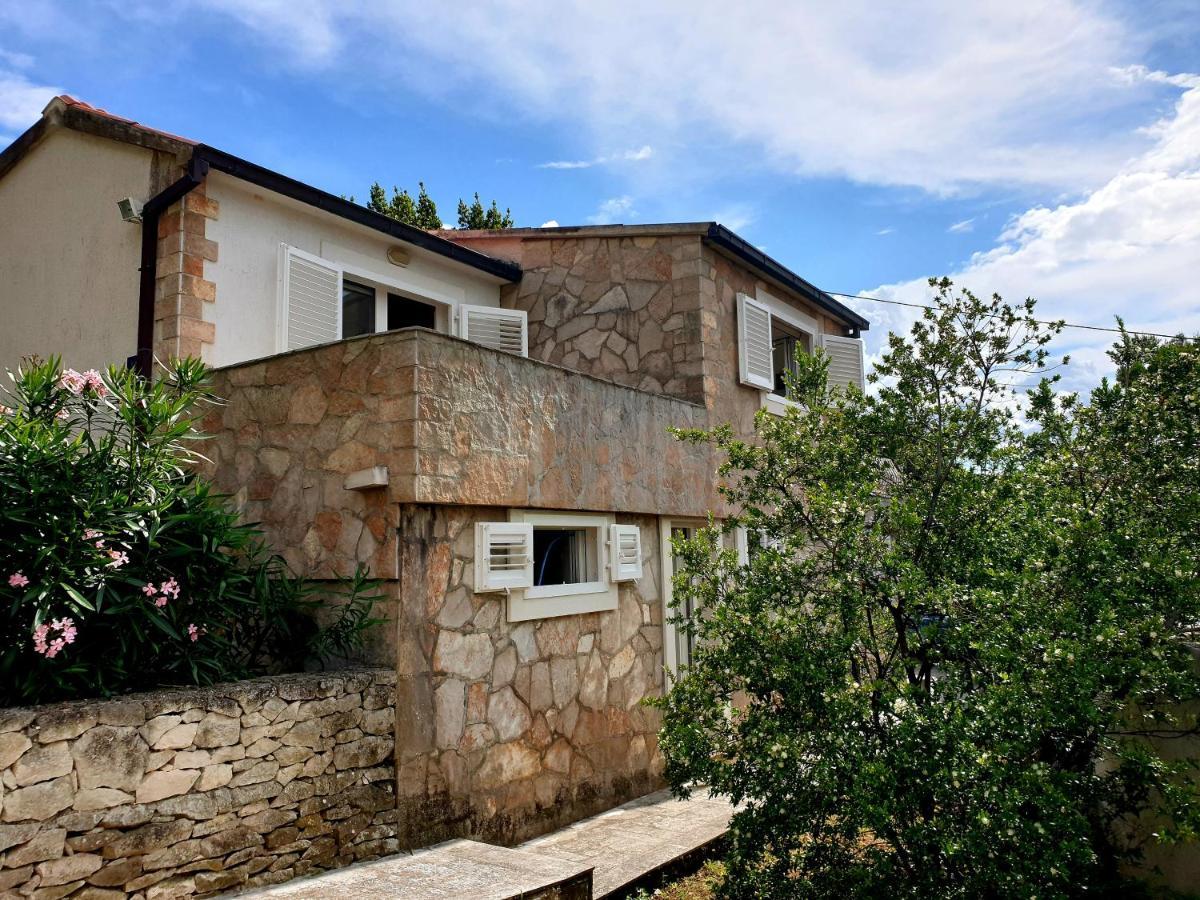 Beach House Splitska Exterior photo